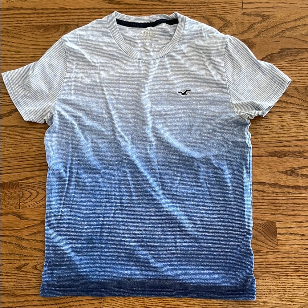Hollister Mens’s XS Blue Gradient Short Sleeve Tee